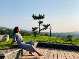 寻山问水，误入古代客栈，极尽奢华，常有美女守护！